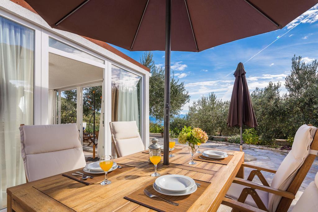 Holiday Home Zlatni San - Private Heated Pool Bol Rom bilde