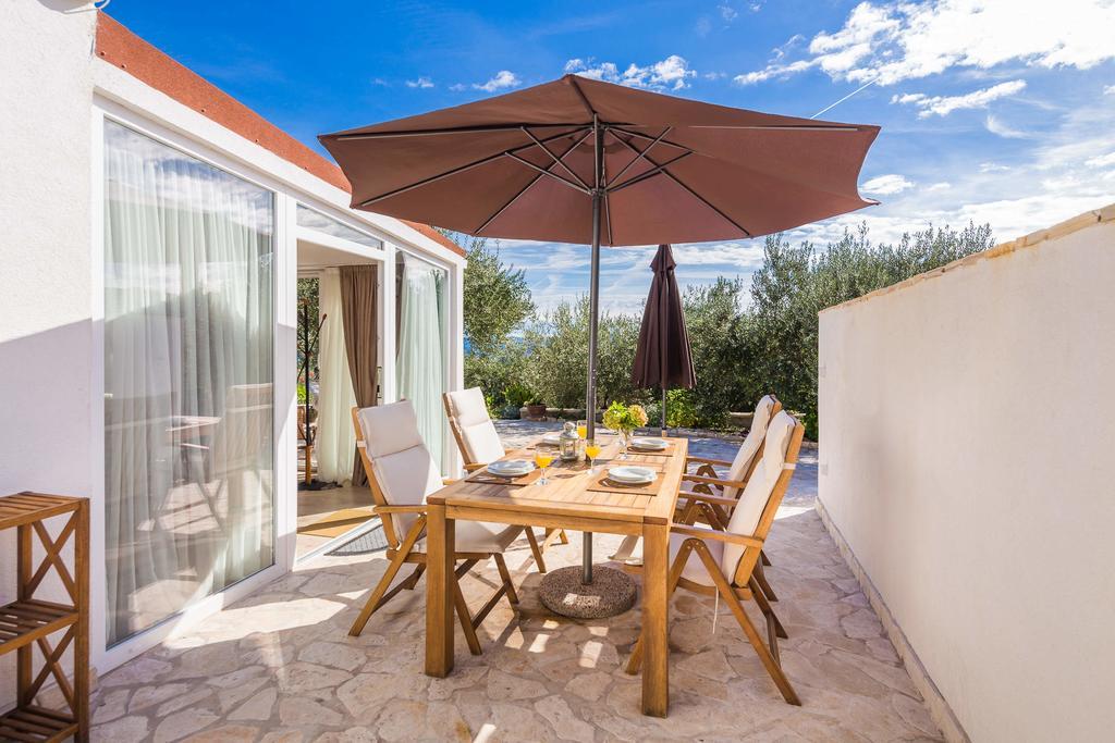 Holiday Home Zlatni San - Private Heated Pool Bol Rom bilde